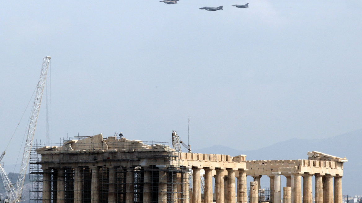 Μαχητικά αεροσκάφη πάνω από την Αθήνα