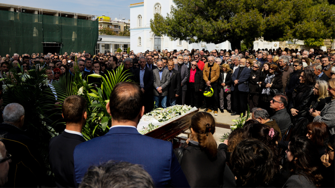 Βασίλης Λυριτζής: Βουβά τα πρόσωπα, χαρακωμένα από πόνο στο ύστατο χαίρε