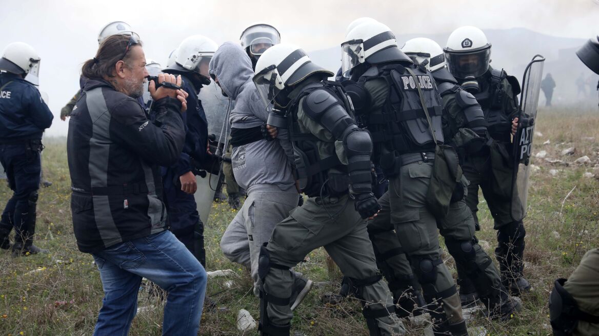 Στο αυτόφωρο τρεις πρόσφυγες για τα επεισόδια στα Διαβατά: «Μας κορόιδεψαν»