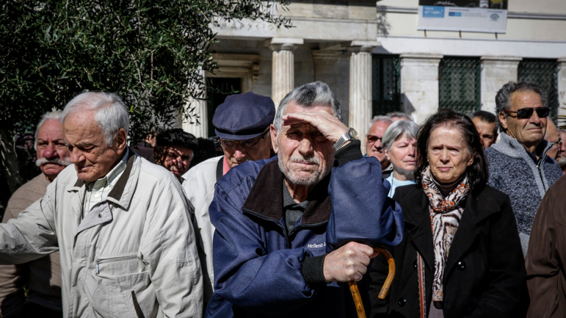 Συντάξεις: Πάνω από 190.000 οι εκκρεμείς αιτήσεις σε ΕΦΚΑ και ΕΤΕΑΕΠ