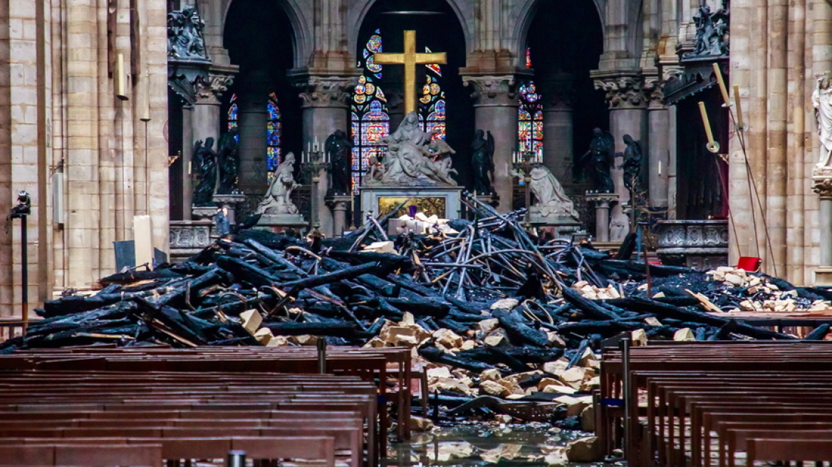 Notre Dame: Ο αρχιεπίσκοπος των Παρισίων έμεινε χωρίς καθεδρικό ναό