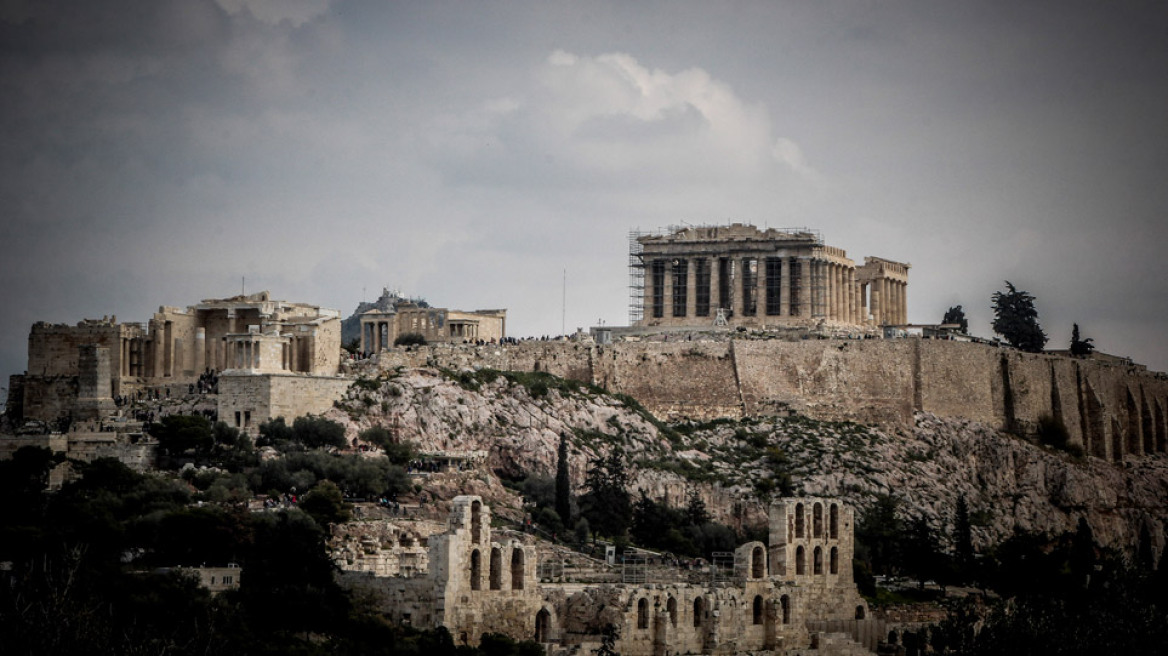 Κεραυνός στην Ακρόπολη - Τέσσερις τραυματίες 