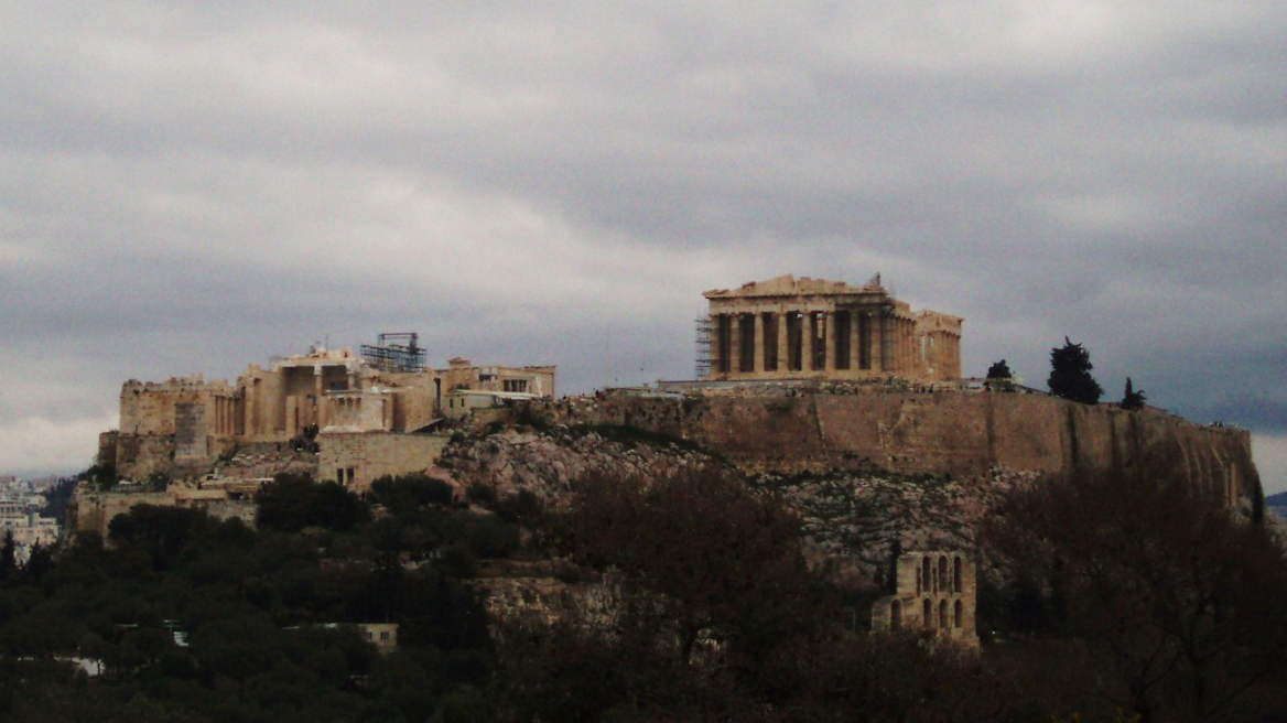 Κακοκαιρία: Έκλεισε και πάλι η Ακρόπολη μετά τον κεραυνό