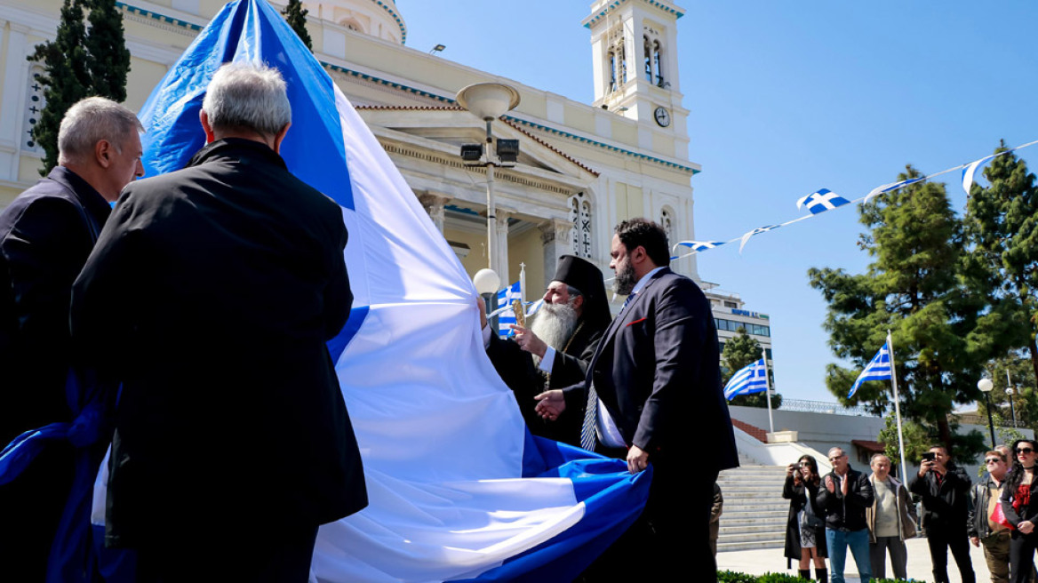 Πειραιάς: Τελετή αποκαλυπτηρίων του Μνημείου του Αφανούς Ναυτικού