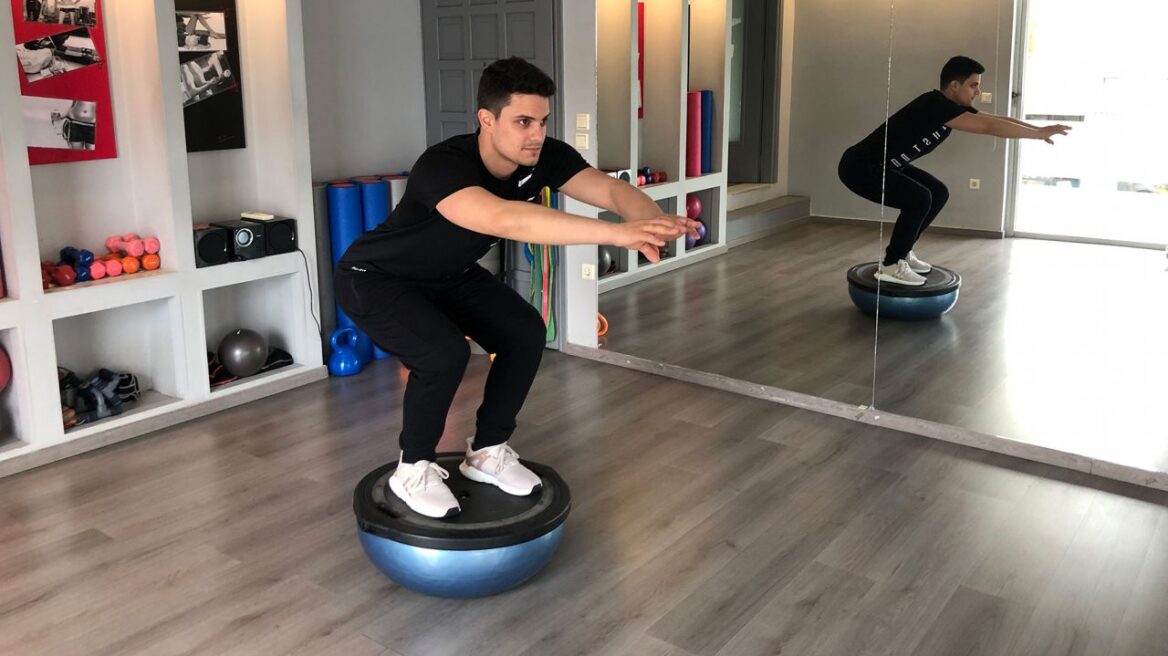 BOSU: Η μισή μπάλα που δυναμώνει όλο το σώμα