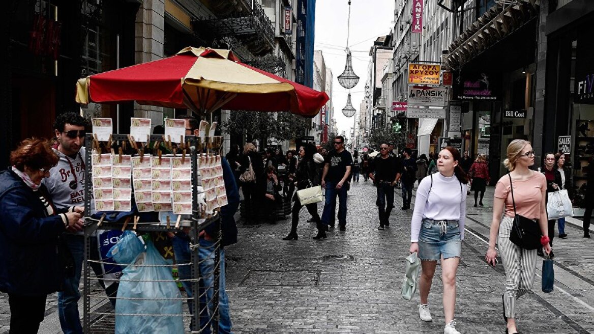 Πασχαλινό ωράριο: Τι ώρα κλείνουν τα καταστήματα σήμερα Μεγάλη Δευτέρα 