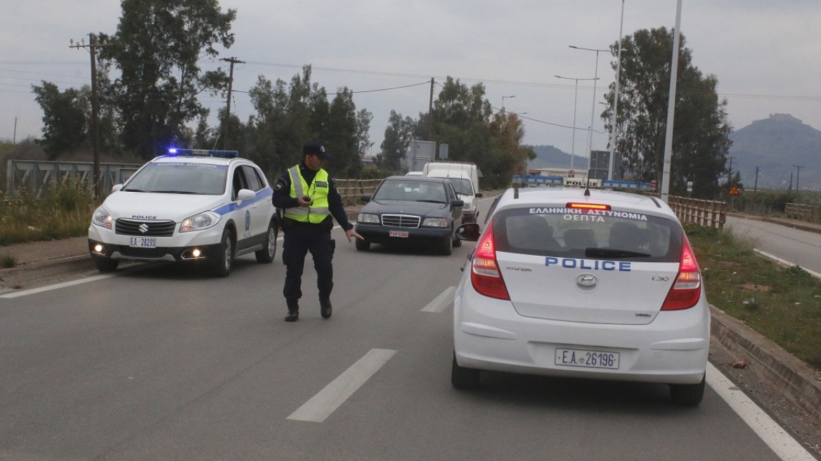 Διέσχισε σχεδόν όλη τη χώρα με κλεμμένο αυτοκίνητο και χωρίς δίπλωμα!