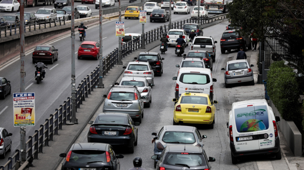 Πάσχα: Οι Αθηναίοι εγκαταλείπουν με κάθε μέσο την πόλη