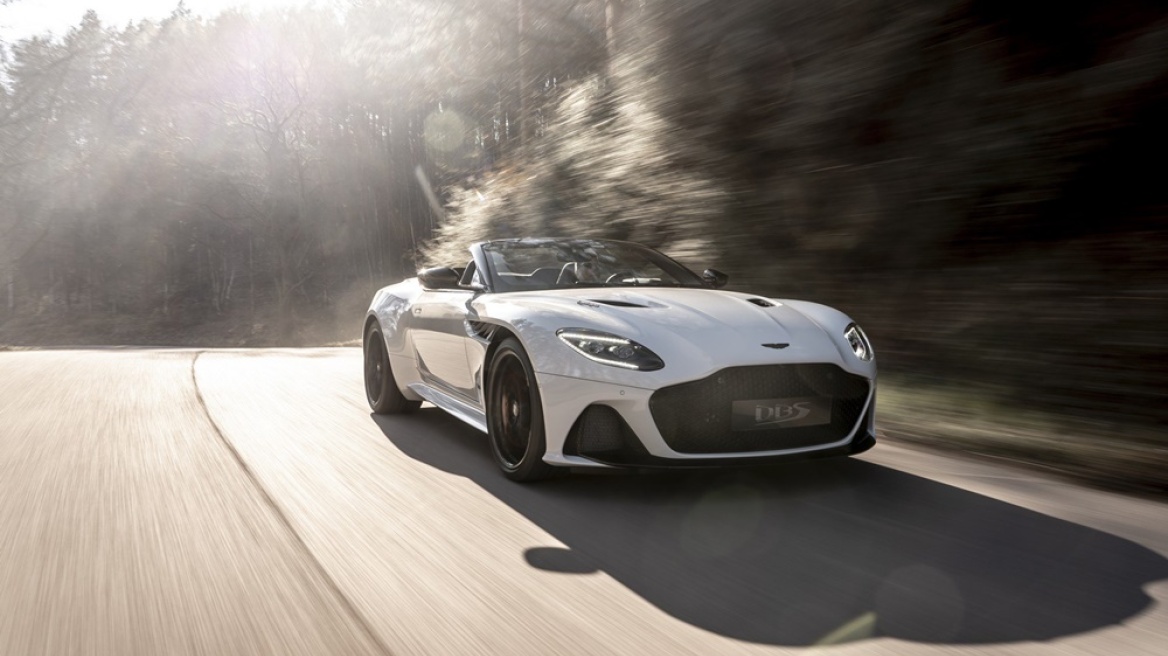 Η Aston Martin ανοίγει την οροφή της DBS Superleggera 