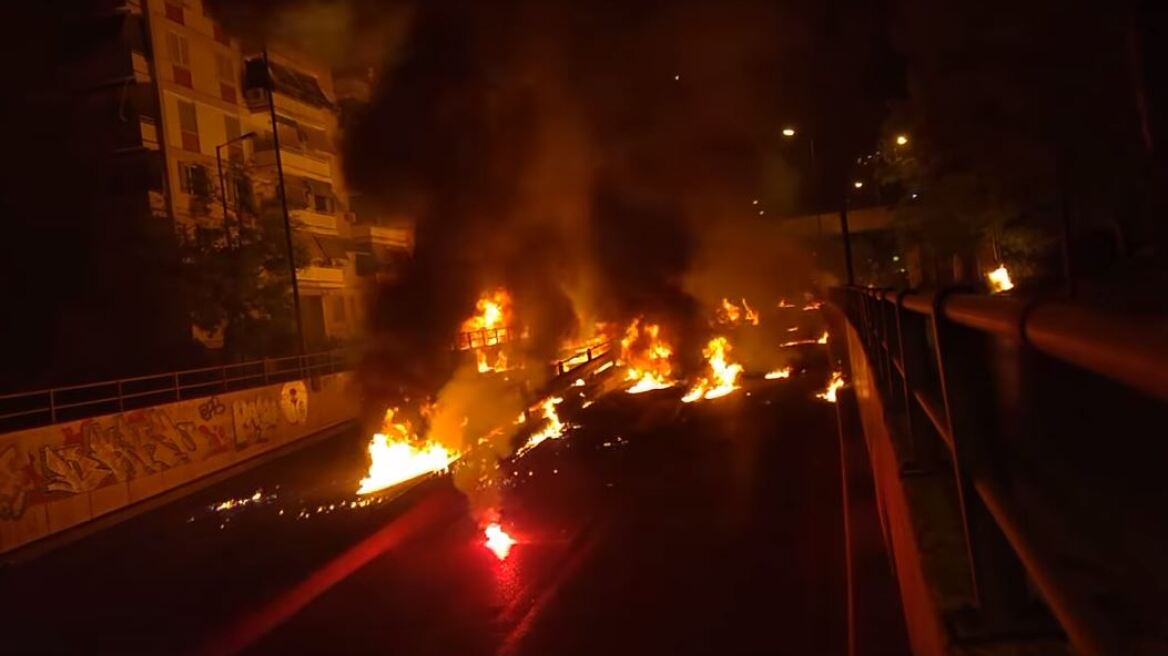 Ανάσταση με... μολότοφ, βεγγαλικά και φωτιές για άλλη μια χρονιά στον Νέο Κόσμο