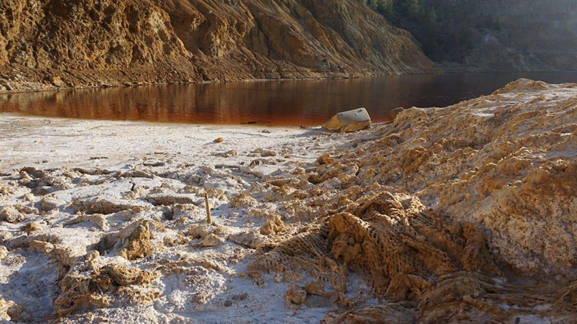 Serial killer στην Κύπρο: Πολίτης είχε φωτογραφίσει βαλίτσες στην «Κόκκινη Λίμνη» από το 2017