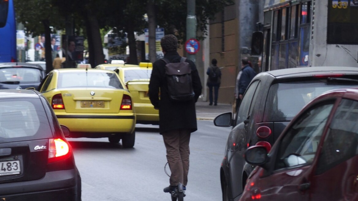 Κίνηση τώρα στο κέντρο της Αθήνας - Προβλήματα στη Σταδίου