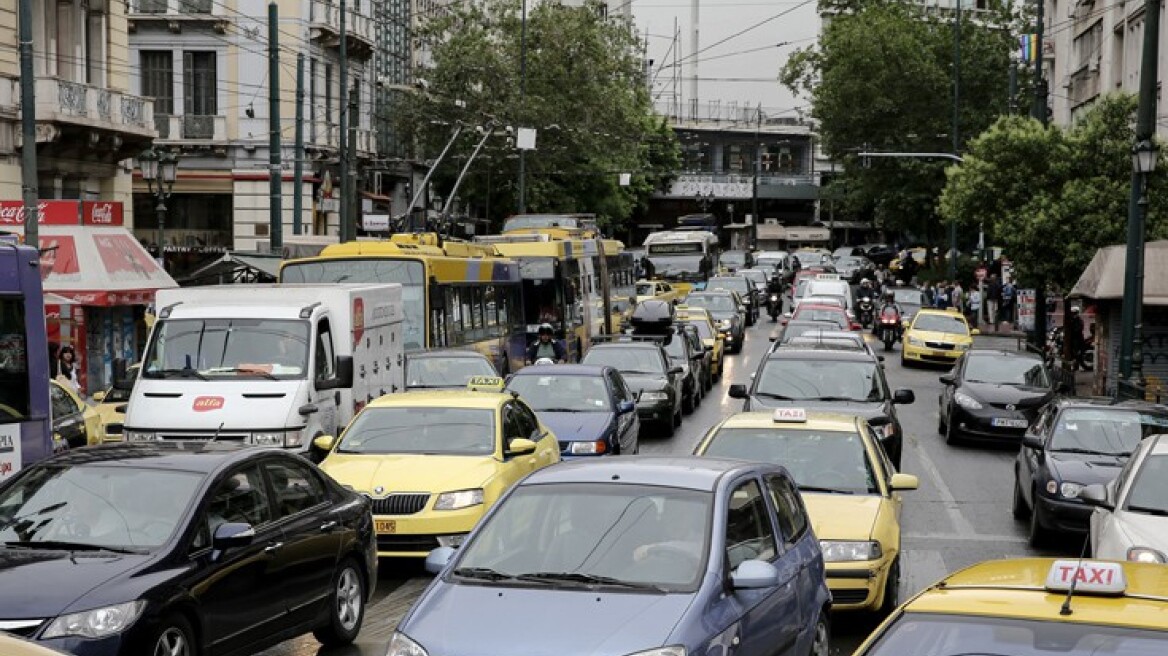 Κίνηση τώρα: Μποτιλιάρισμα στο κέντρο της Αθήνας - Δείτε στον χάρτη της Google πού υπάρχουν προβλήματα