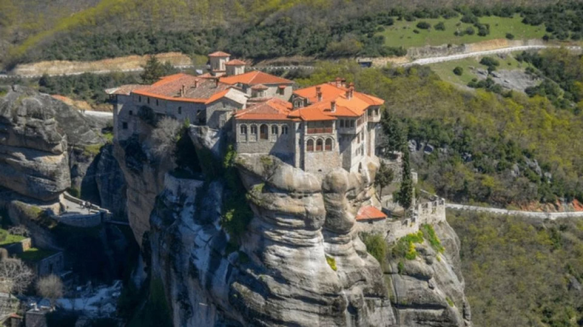 Αμερικανίδα τουρίστρια έπεσε από τα Μετέωρα 