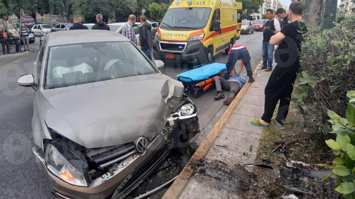 Τροχαίο στην Λεωφόρο Αλεξάνδρας - Αυτοκίνητο έπεσε σε δέντρο