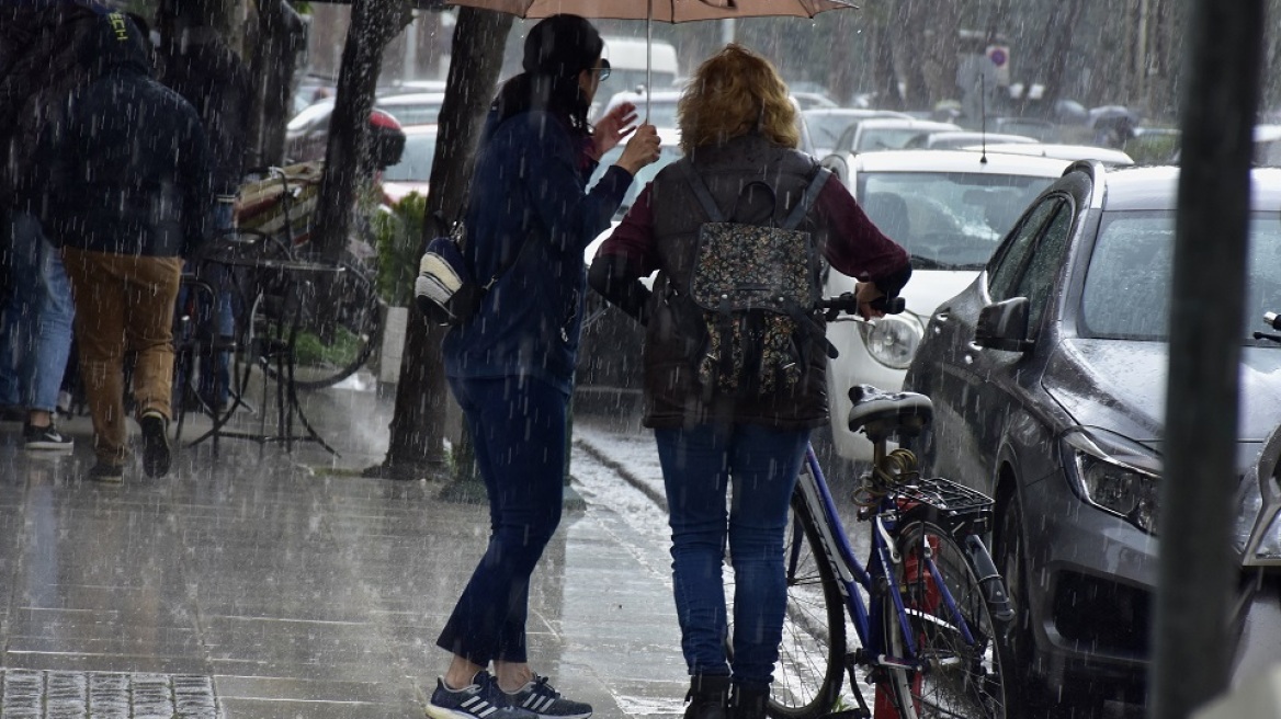 Χαλάει ο καιρός από το βράδυ - Δείτε σε χάρτες ποιες περιοχές επηρεάζονται