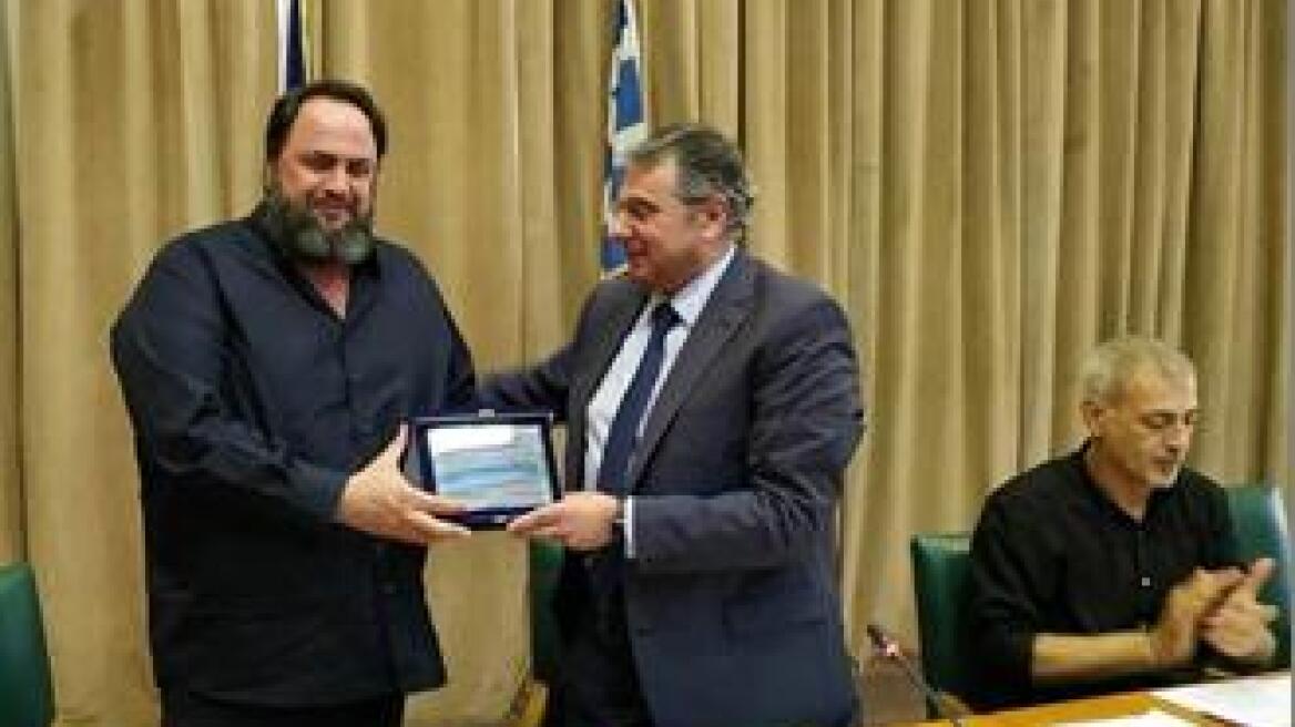 Μαρινάκης: Πρέπει να βοηθήσουμε άμεσα μέσω του δήμου Πειραιά την επιχειρηματικότητα