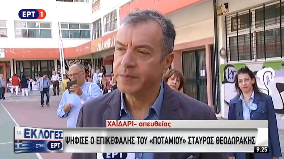 Εκλογές: Ψήφισε ο Σταύρος Θεοδωράκης - «Για να γεννηθούμε ένα σπερματοζωάριο δεν δείλιασε»