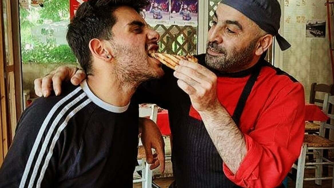 Ο νικητής του MasterChef απολαμβάνει τα φαγητά του Σελίμ