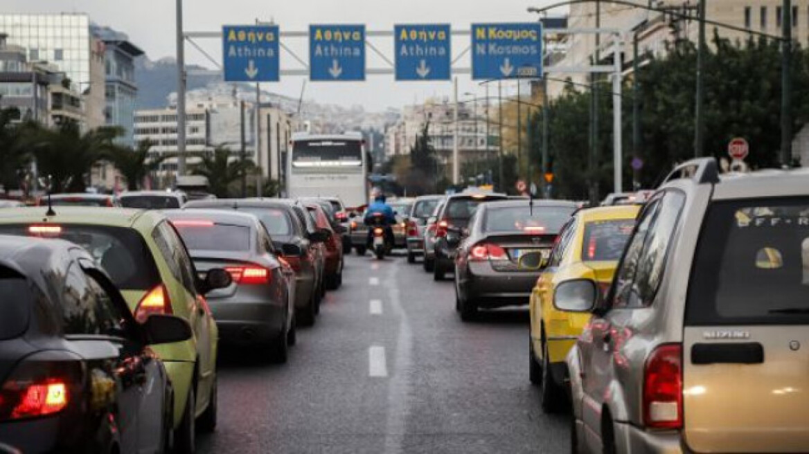 Κίνηση τώρα: Κυκλοφοριακό χάος στη Συγγρού - Τεράστιο μποτιλιάρισμα σε Κηφισό,Παραλιακή - Δείτε LIVE 