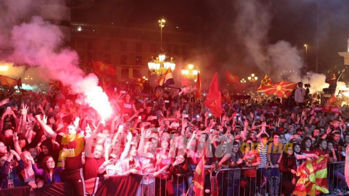 Χαμός στα Σκόπια: Υποδοχή ομάδας εξελίχθηκε σε συλλαλητήριο με σύνθημα «Ποτέ Βόρεια - Μόνο Μακεδονία»