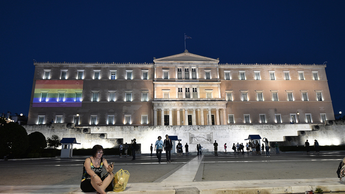 Athens Pride 2019: Στα χρώματα του ουράνιου τόξου η Βουλή