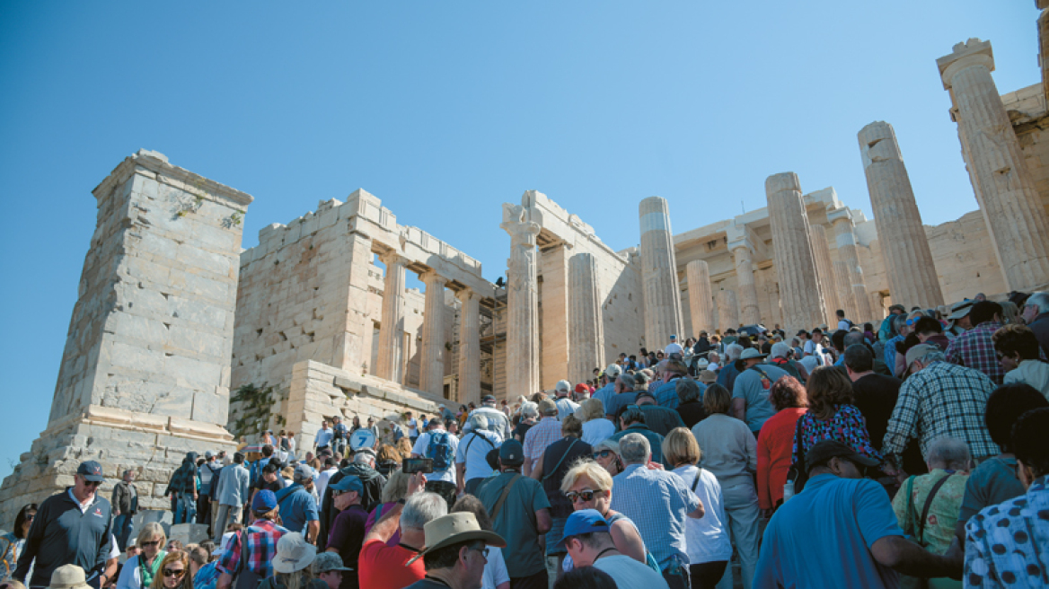 Ξαφνική βουτιά στον τουρισμό