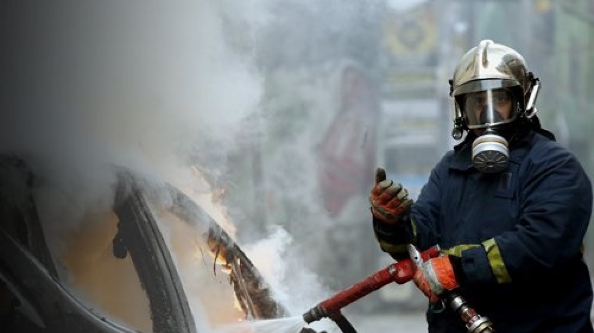 Φωτιά σε αυτοκίνητο στο ύψος της Λεωφόρου Καβάλας - Ουρές χιλιομέτρων στην Αθηνών - Λαμίας