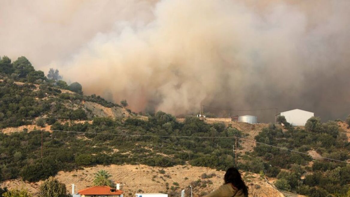 Υπό μερικό έλεγχο η φωτιά στο Καλαμίτσι Χαλκιδικής