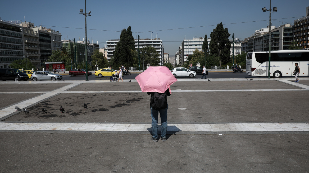 Καιρός: Βροχές, μικρή πτώση της θερμοκρασίας και σκόνη