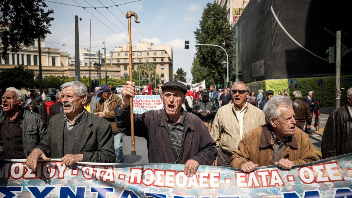 Επικουρικές: Παράνομες και άκυρες οι μειώσεις σε 350.000 συντάξεις;