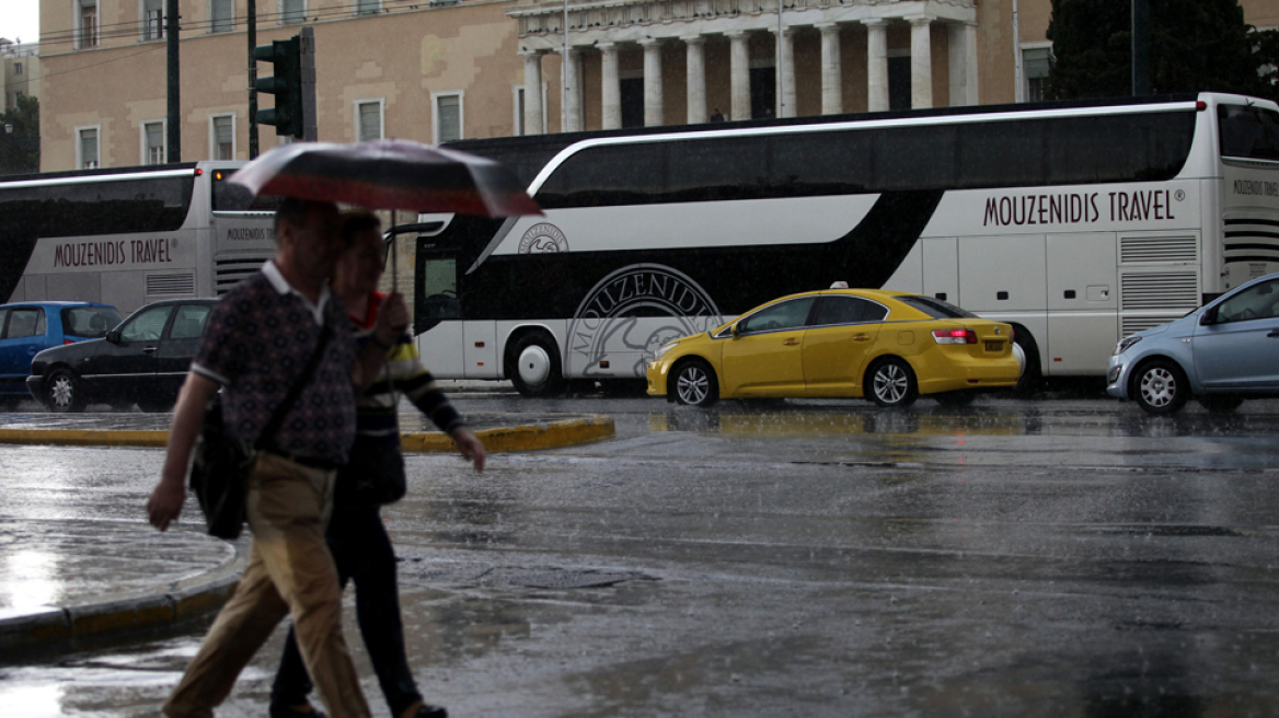 Καιρός: Έρχονται καταιγίδες και χαλάζι μετά το μεσημέρι - Δείτε χάρτες