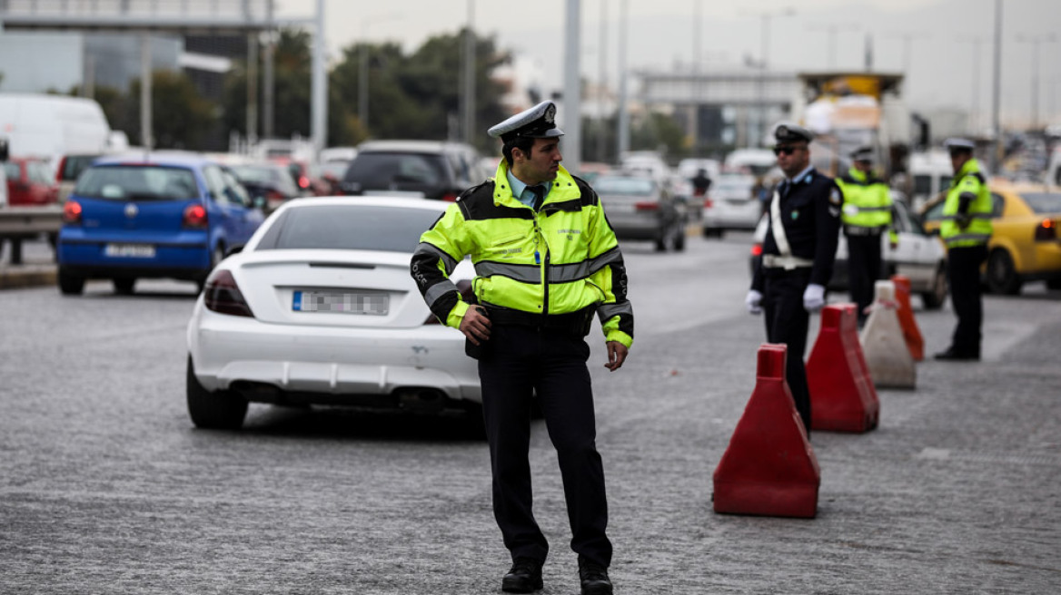 Διακοπή κυκλοφορίας στη λεωφόρο Καλυβίων λόγω τροχαίου