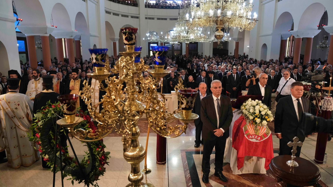 Η Κύπρος αποχαιρέτησε τον Δημήτρη Χριστόφια: Το συγκινητικό αντίο του γιού του 