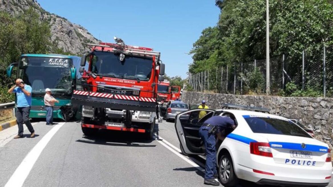 Λάρισα: Σύγκρουση λεωφορείου των ΚΤΕΛ και ΙΧ στα Τέμπη - Ένας σοβαρά τραυματίας 