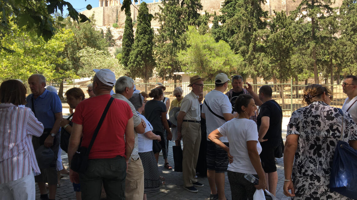 Εκλεισαν την Ακρόπολη λόγω καύσωνα