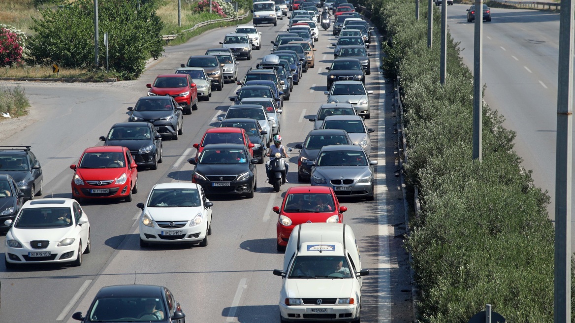 Κίνηση τώρα: Ουρά πέντε χιλιομέτρων από Δουκίσσης Πλακεντίας μέχρι Νερατζιώτισσα 