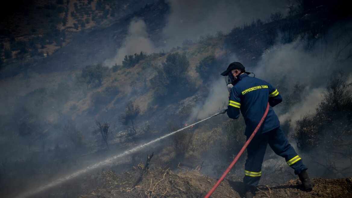 Υπό έλεγχο η φωτιά στη Σταμάτα