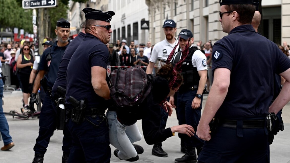 Γαλλία: Επεισόδια διαδηλωτών και αστυνομίας στους εορτασμούς της Ημέρας της Βαστίλης