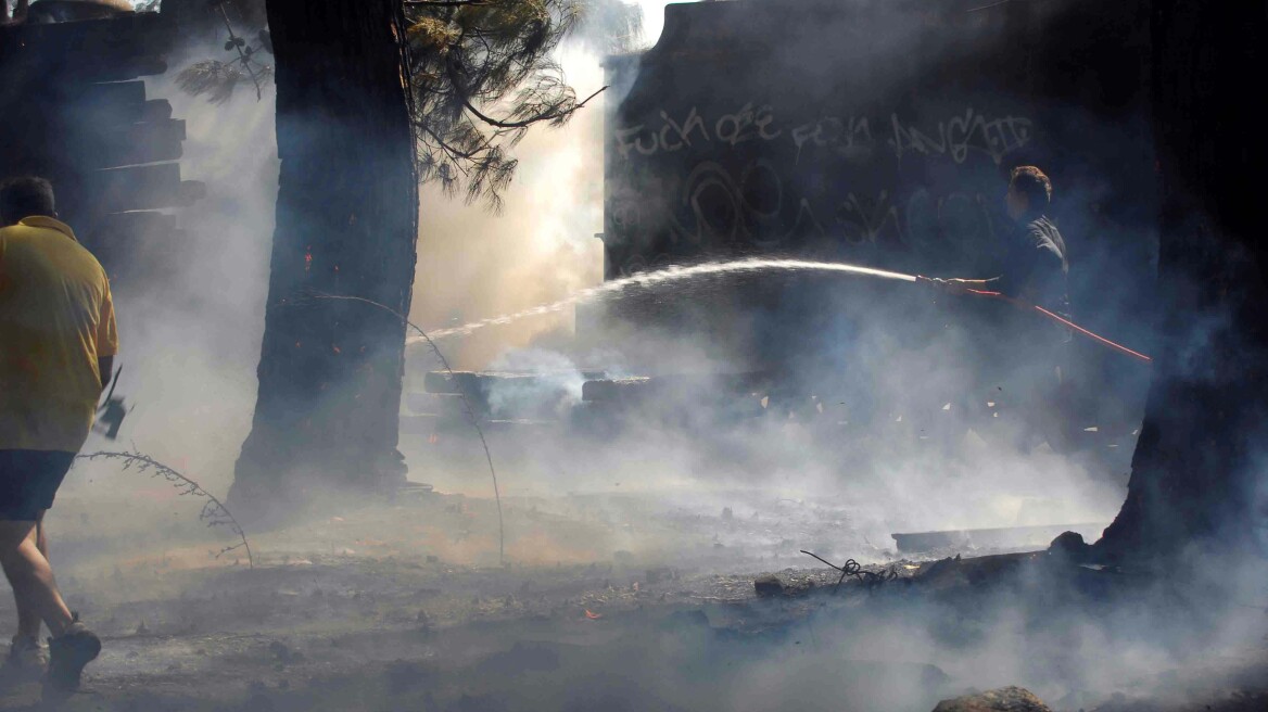 Θεσσαλονίκη: Φωτιά σε βαγόνι του ΟΣΕ