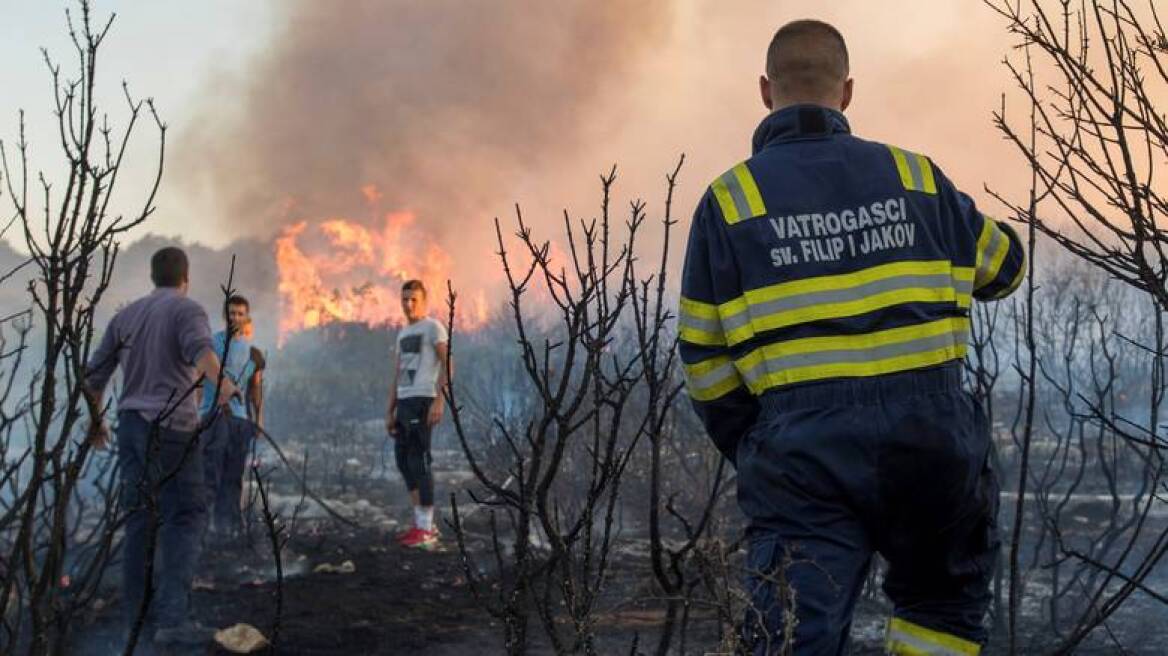 Κροατία: Πυροσβέστες και στρατιώτες έδωσαν μάχη με τις φλόγες