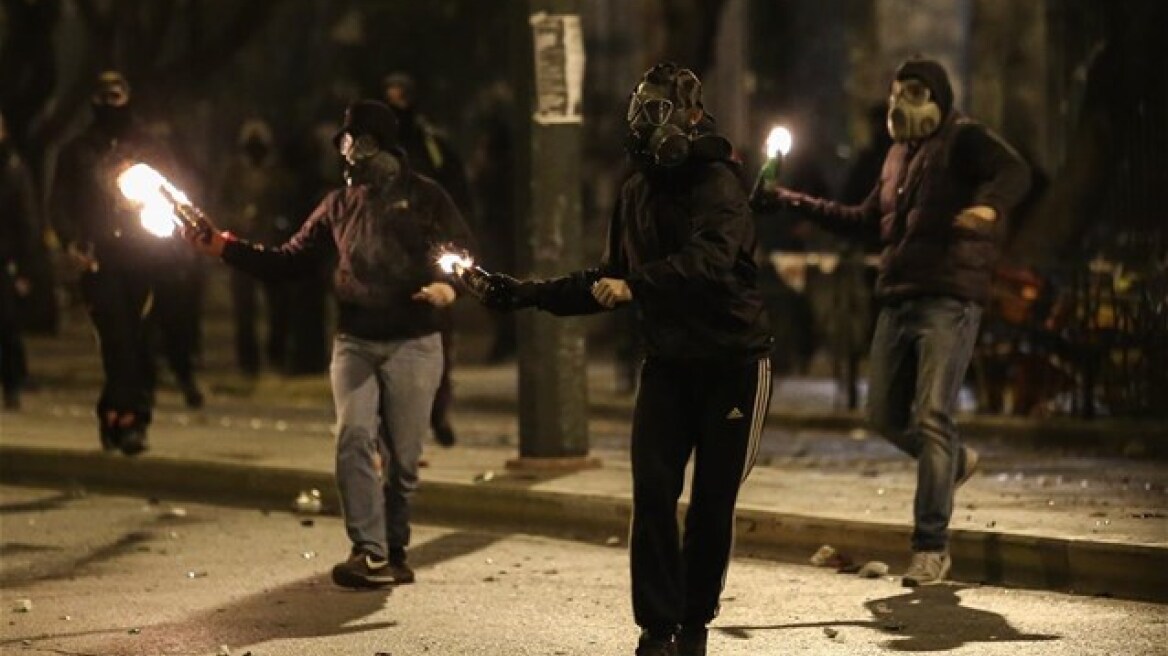 Δύο συλλήψεις για τα χθεσινά επεισόδια στα Εξάρχεια 