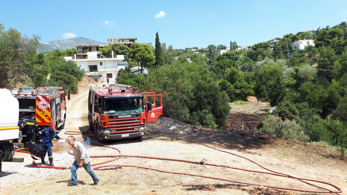 Υπό έλεγχο η φωτιά στο Ρέμα Κοκκιναρά στην Κηφισιά 