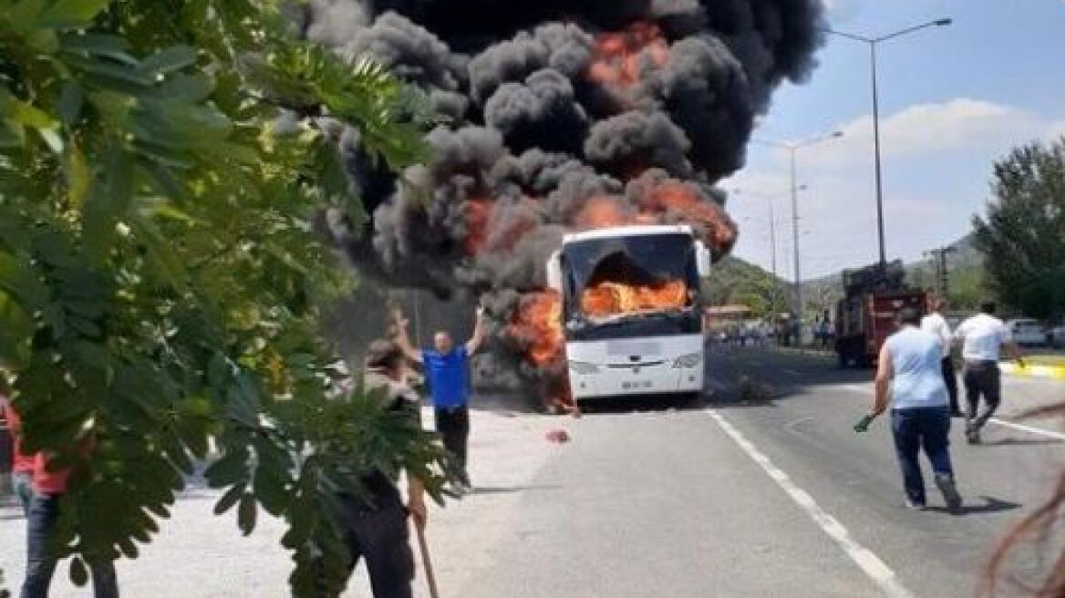 Τουρκία: Πέντε νεκροί, ανάμεσά τους ένα παιδί, από πυρκαγιά σε λεωφορείο