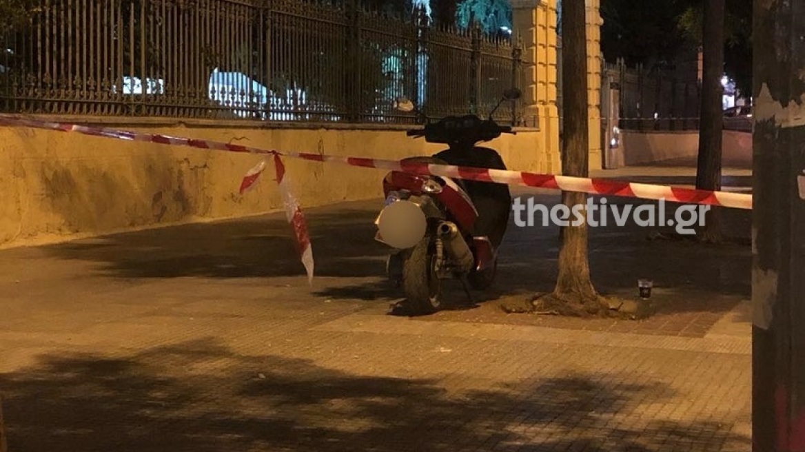  Κινητοποίηση της ΕΛΑΣ για ύποπτο δίκυκλο έξω από το υπουργείο Μακεδονίας - Θράκης