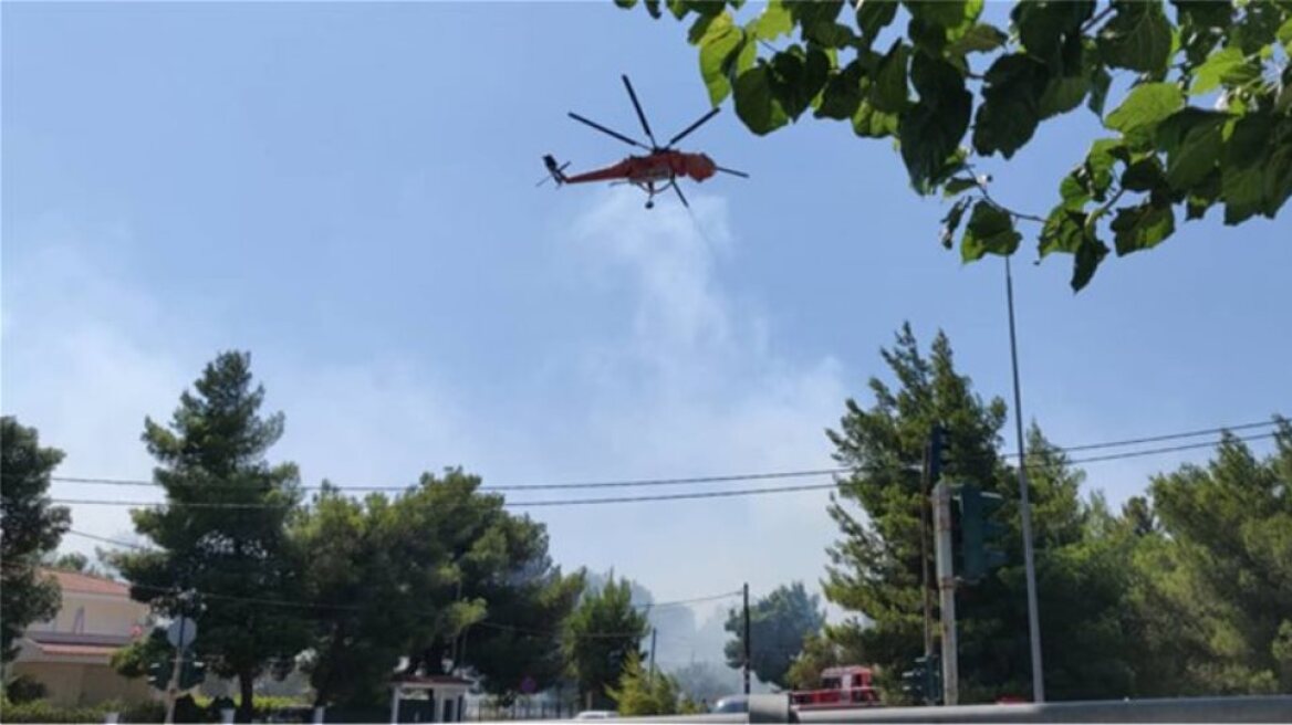 Πολύ υψηλός ο κίνδυνος πυρκαγιάς και την Τρίτη - Πού απαγορεύεται η κυκλοφορία