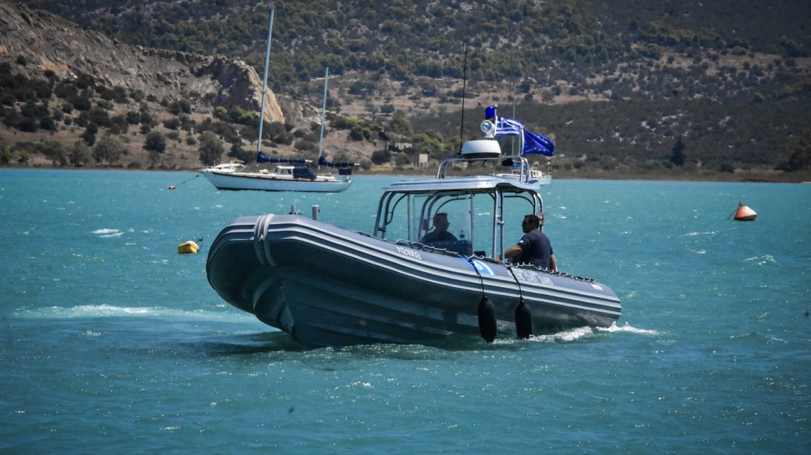 Εντυπωσιακή διάσωση από ιστιοπλοϊκό ανοιχτά της Κέας - Δείτε βίντεο