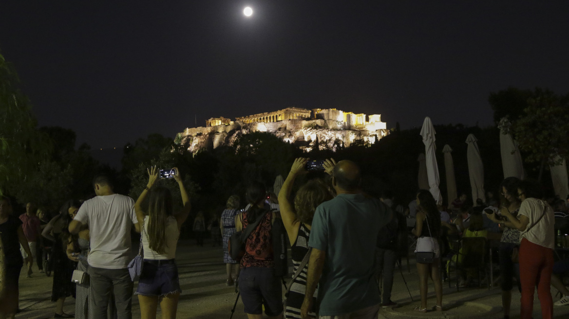 Σήμερα το Αυγουστιάτικο φεγγάρι του Δεκαπενταύγουστου - Γιατί θα είναι μικρότερη η πανσέληνος