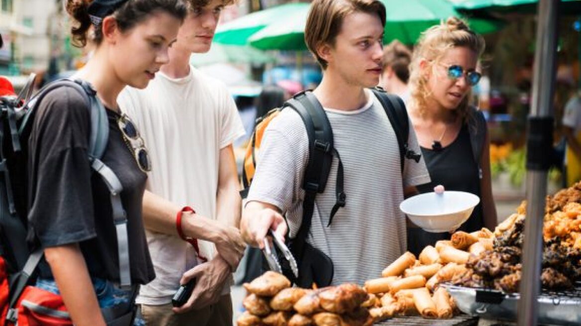 Τι να προσέχεις πριν φας street food στο εξωτερικό