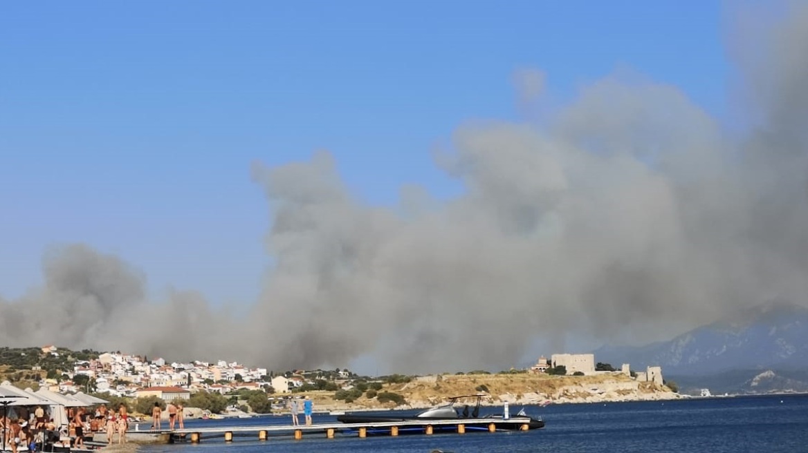  Φωτιά στη Σάμο: Εκκενώθηκαν ξενοδοχεία